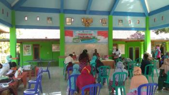 Jaga Kesehatan, Puluhan Lansia Dilokasi TMMD Bojonegoro Diimunisasi